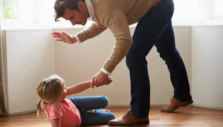 بعد از کتک زدن کودک چه کنیم