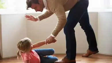 کتک زدن کودک دو ساله توسط مادر