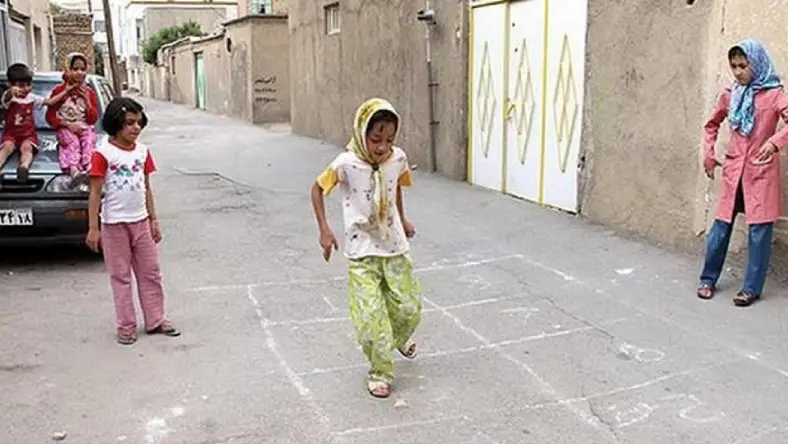 رفتن بچه ها به کوچه