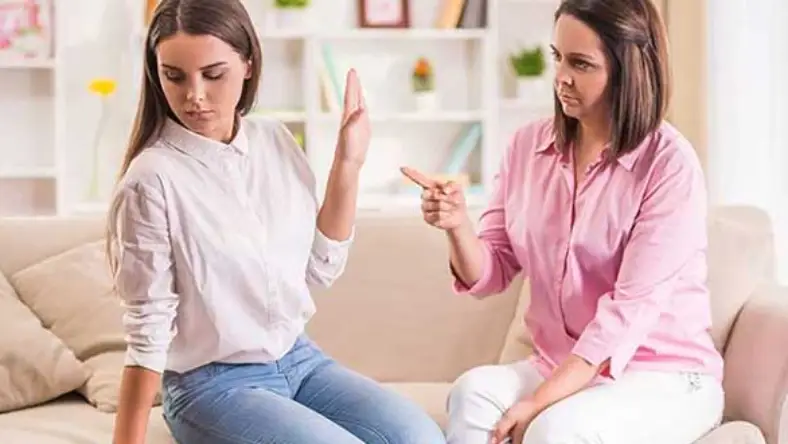 مشاوره علت ارتباط دختر در سن کم با چندتا پسر